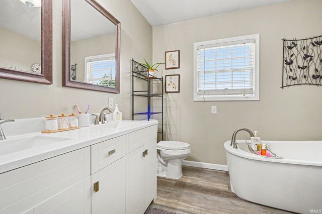23770 Stonegate Circle, Elkhart, IN 46517