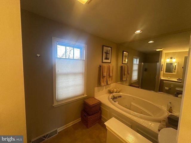 1005 NORTHFIELD DR, Elizabethtown, PA 17022