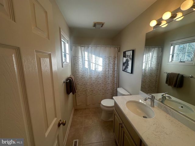 1005 NORTHFIELD DR, Elizabethtown, PA 17022