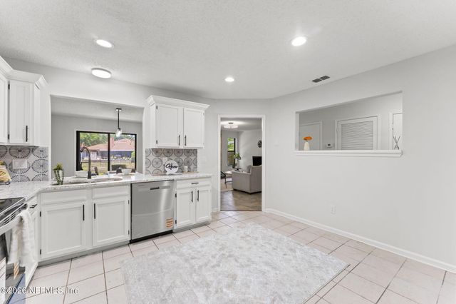 4047 LAURELWOOD Drive, Jacksonville, FL 32257