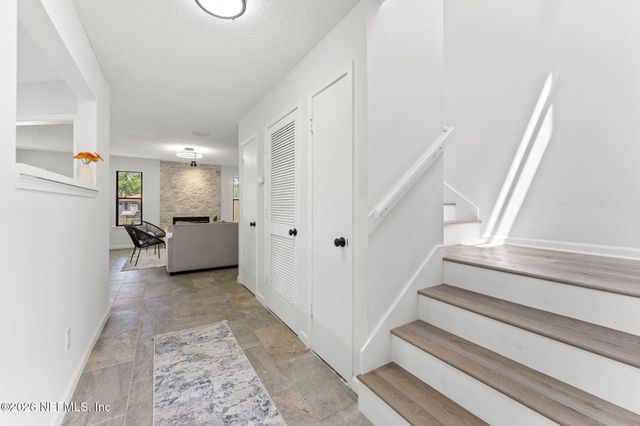 4047 LAURELWOOD Drive, Jacksonville, FL 32257