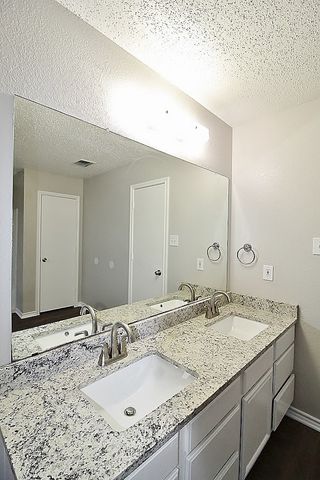 300 Rosewood Lane, Cedar Hill, TX 75104