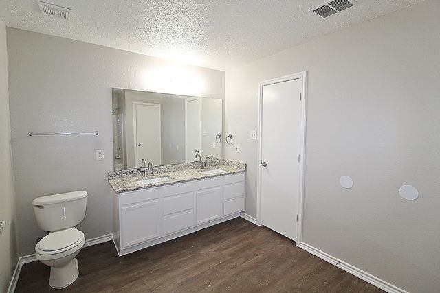300 Rosewood Lane, Cedar Hill, TX 75104