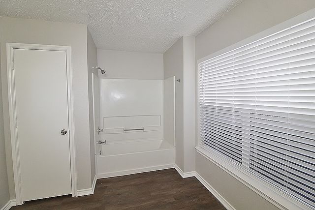 300 Rosewood Lane, Cedar Hill, TX 75104