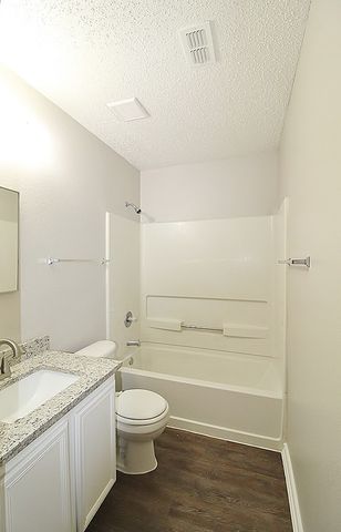 300 Rosewood Lane, Cedar Hill, TX 75104