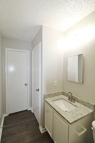 300 Rosewood Lane, Cedar Hill, TX 75104