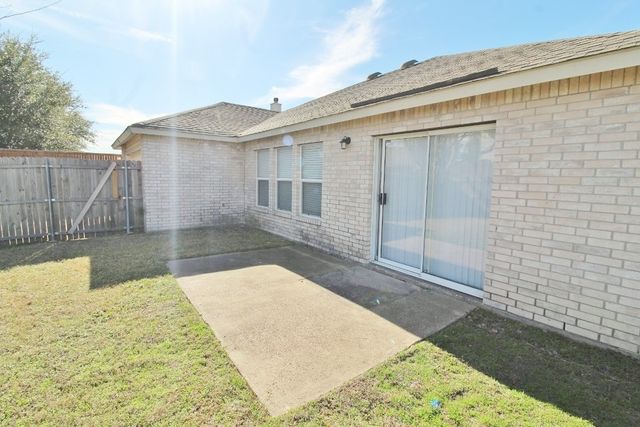 300 Rosewood Lane, Cedar Hill, TX 75104