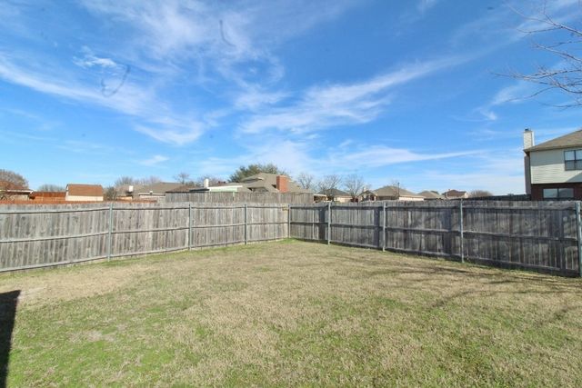 300 Rosewood Lane, Cedar Hill, TX 75104