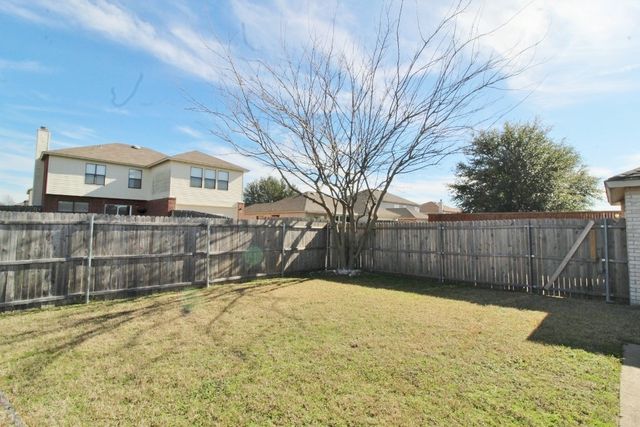 300 Rosewood Lane, Cedar Hill, TX 75104