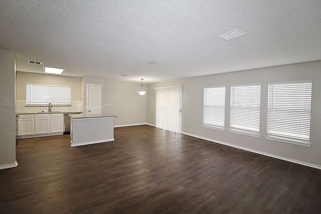 300 Rosewood Lane, Cedar Hill, TX 75104