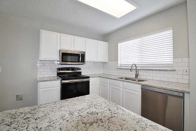 300 Rosewood Lane, Cedar Hill, TX 75104