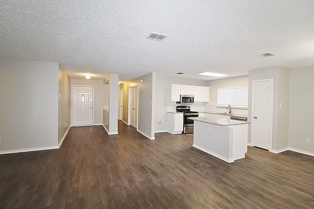 300 Rosewood Lane, Cedar Hill, TX 75104