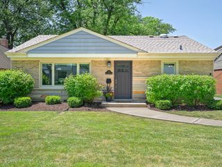 814 S HAWTHORNE Avenue, Elmhurst, IL 60126