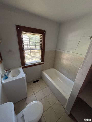 601 W GARFIELD Avenue, Bartonville, IL 61607
