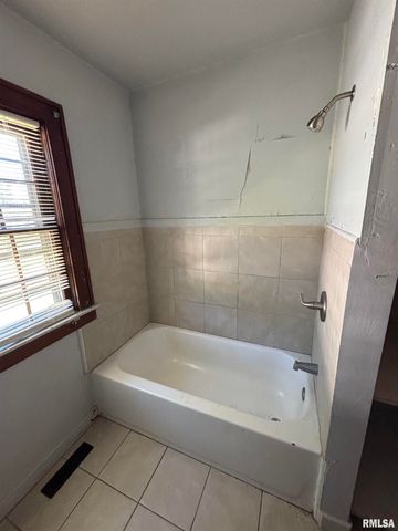 601 W GARFIELD Avenue, Bartonville, IL 61607