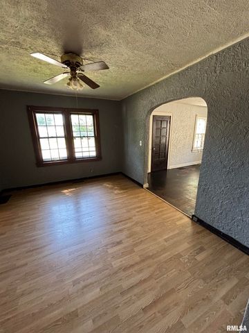 601 W GARFIELD Avenue, Bartonville, IL 61607