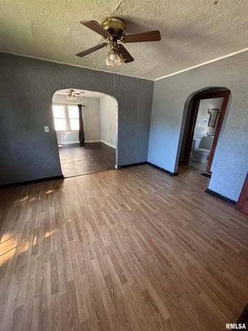 601 W GARFIELD Avenue, Bartonville, IL 61607