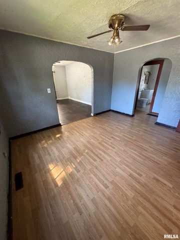 601 W GARFIELD Avenue, Bartonville, IL 61607