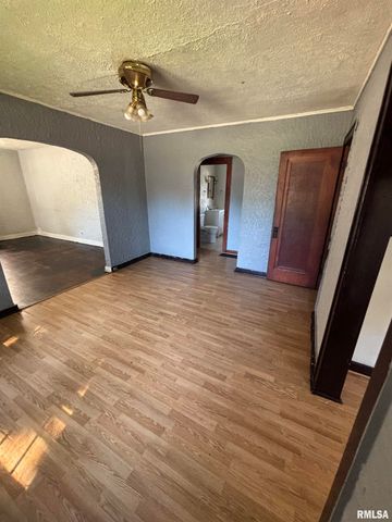 601 W GARFIELD Avenue, Bartonville, IL 61607