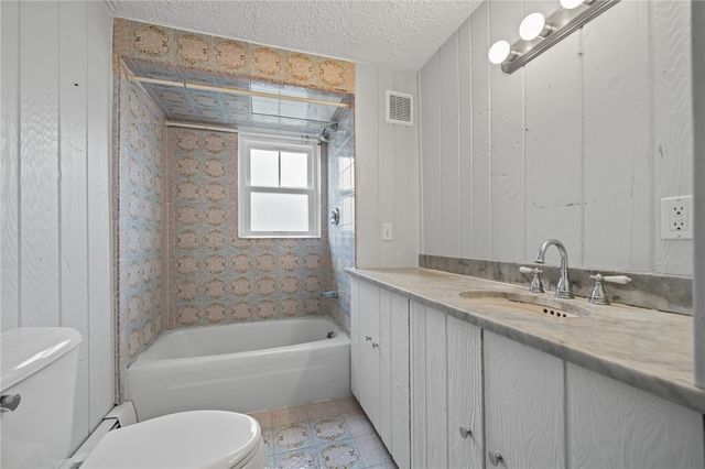 31 Hemlock Avenue, Narragansett, RI 02882