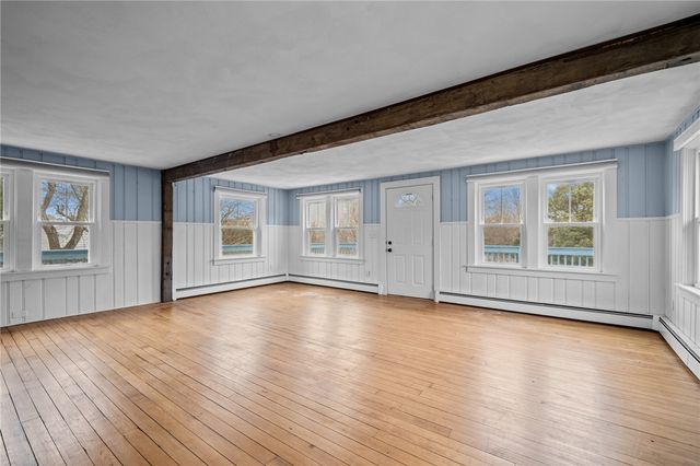 31 Hemlock Avenue, Narragansett, RI 02882