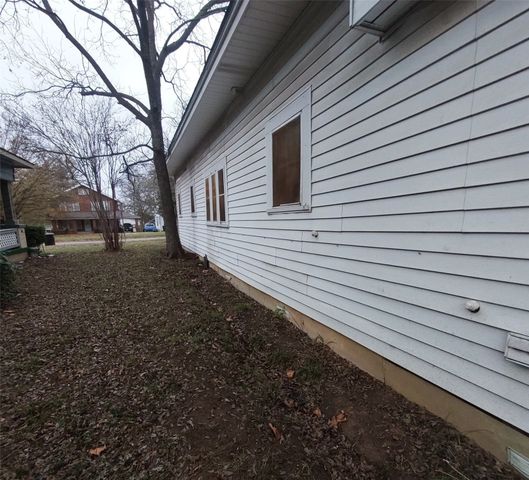 1328 W Woodard Street, Denison, TX 75020