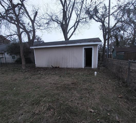1328 W Woodard Street, Denison, TX 75020