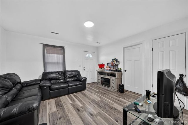 22524 Mac Arthur Boulevard, Warren, MI 48089