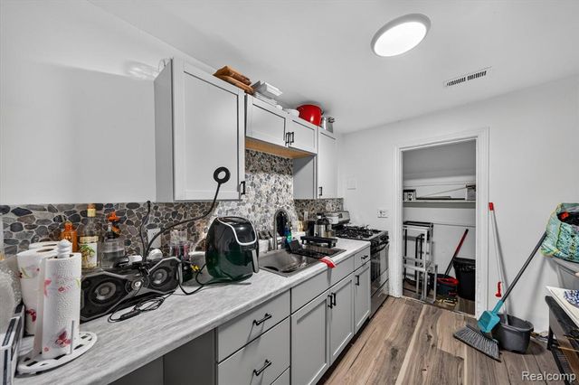 22524 Mac Arthur Boulevard, Warren, MI 48089