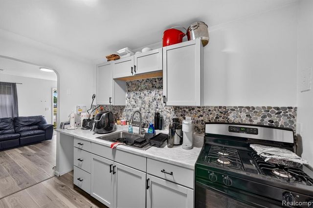 22524 Mac Arthur Boulevard, Warren, MI 48089