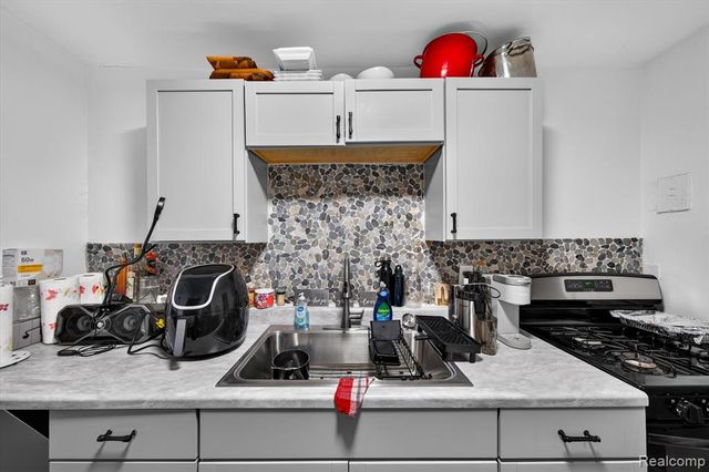 22524 Mac Arthur Boulevard, Warren, MI 48089