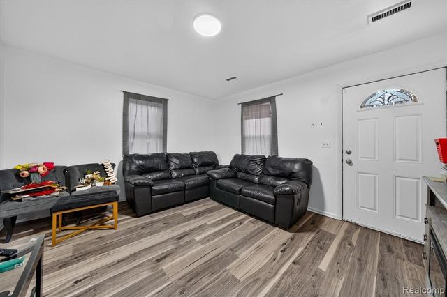 22524 Mac Arthur Boulevard, Warren, MI 48089