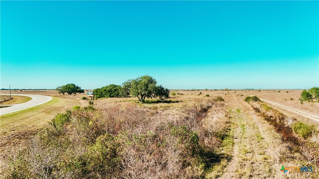 Image 5 of property listing at 5509 FM 444 N, Inez, TX 77968