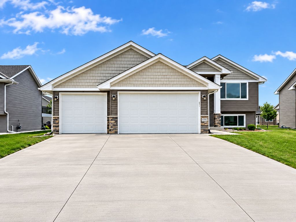 1213 Olivia Street SE Street SE, New Prague, MN 56071 — exterior