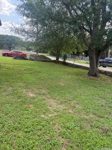 149 LIVE OAK LN, Lakehills, TX 78063