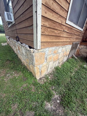149 LIVE OAK LN, Lakehills, TX 78063