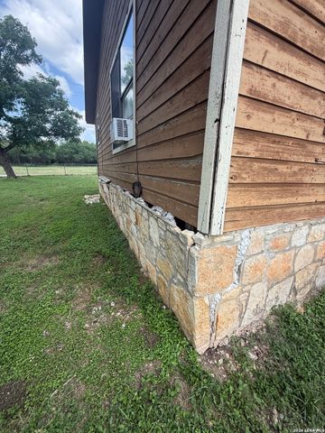 149 LIVE OAK LN, Lakehills, TX 78063