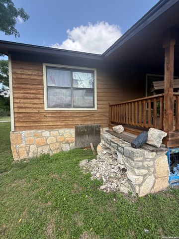149 LIVE OAK LN, Lakehills, TX 78063