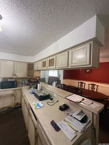 149 LIVE OAK LN, Lakehills, TX 78063