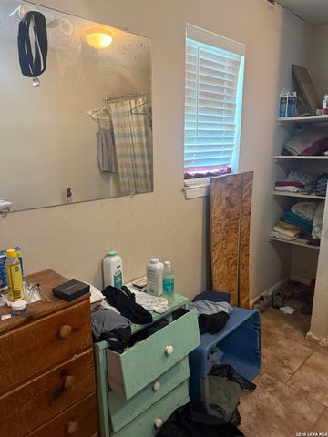 149 LIVE OAK LN, Lakehills, TX 78063