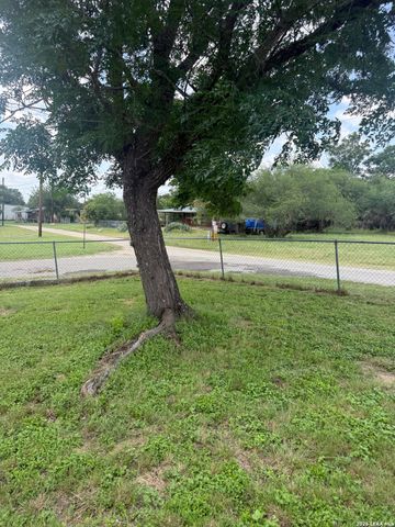 149 LIVE OAK LN, Lakehills, TX 78063