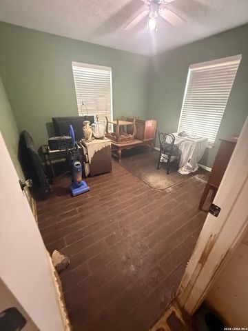 149 LIVE OAK LN, Lakehills, TX 78063