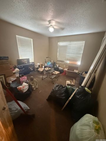 149 LIVE OAK LN, Lakehills, TX 78063