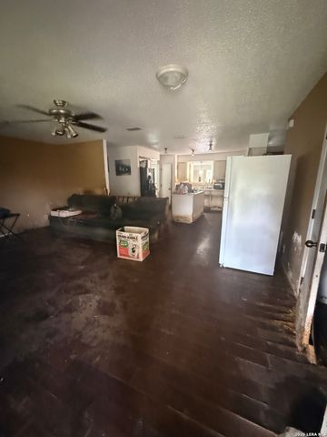 149 LIVE OAK LN, Lakehills, TX 78063
