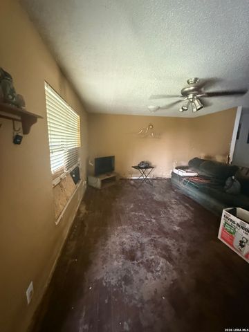 149 LIVE OAK LN, Lakehills, TX 78063