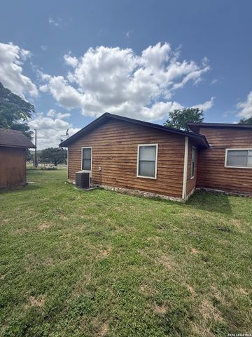 149 LIVE OAK LN, Lakehills, TX 78063