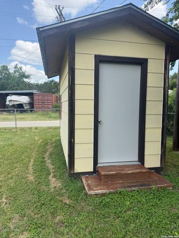 149 LIVE OAK LN, Lakehills, TX 78063