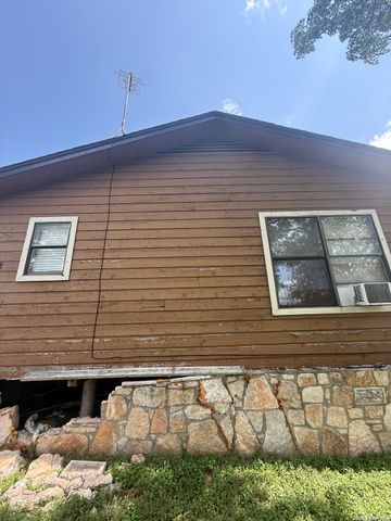 149 LIVE OAK LN, Lakehills, TX 78063