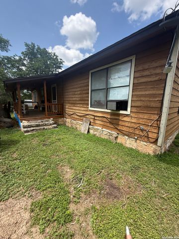 149 LIVE OAK LN, Lakehills, TX 78063