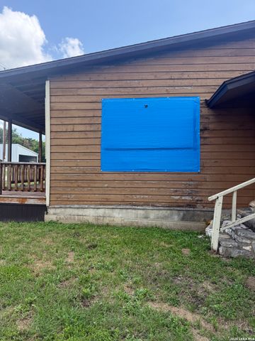 149 LIVE OAK LN, Lakehills, TX 78063